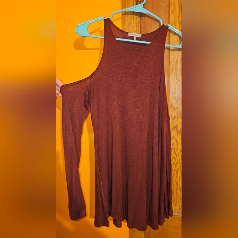CHARLOTTE RUSSE maroon longer shirt